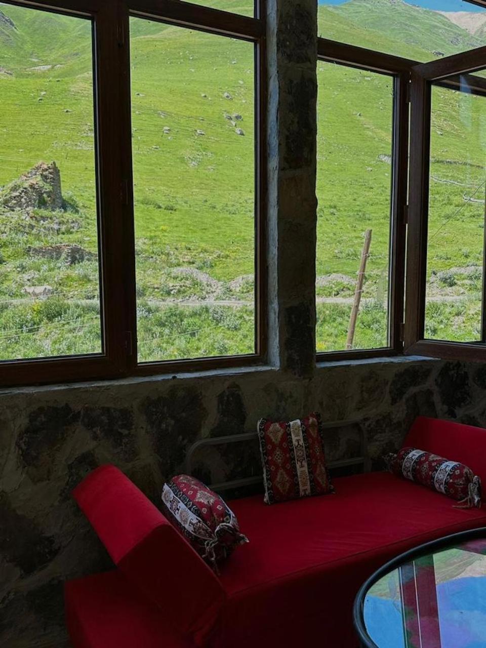 Nanila Hotel Ushguli Bagian luar foto